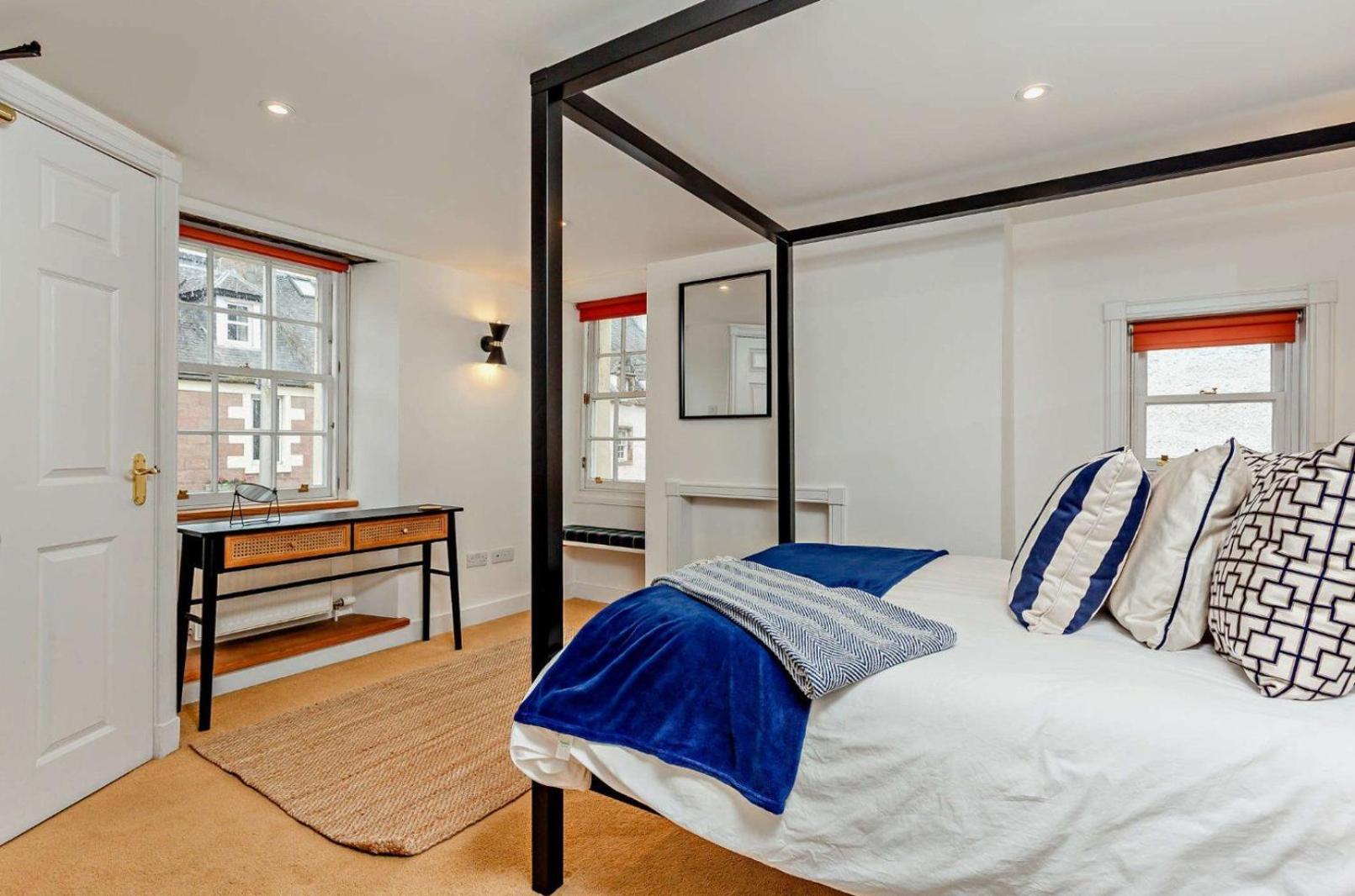 Jacobite'S Retreat, 17Th Century Cottage In The Heart Of インヴァネス エクステリア 写真