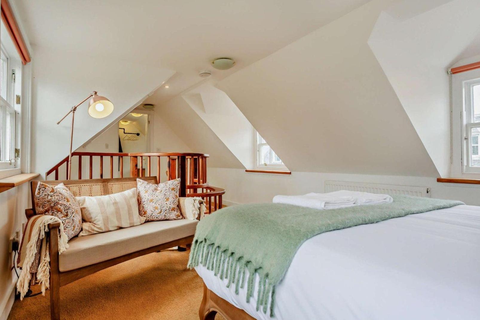 Jacobite'S Retreat, 17Th Century Cottage In The Heart Of インヴァネス エクステリア 写真